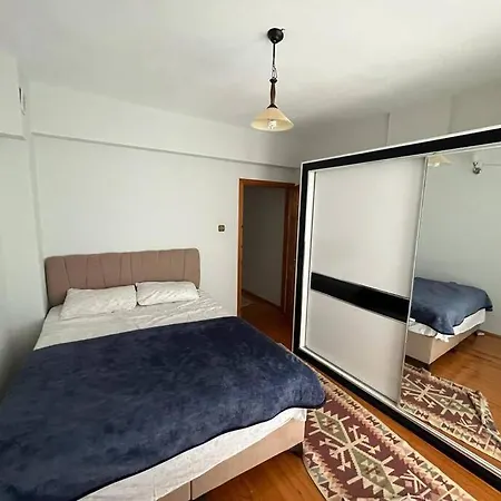 Alacatida Bahceli Muestakil Ev Hotel